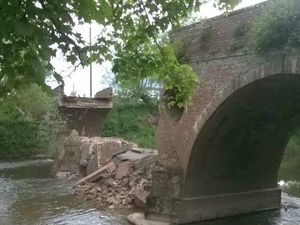 Supporting image for story: Bridge collapse: Temporary bridge move to be considered