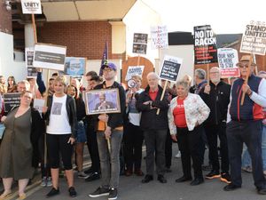Supporting image for story: Farage in the Midlands: Two sides clash at Willenhall Brexit Party rally
