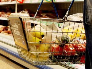 Supporting image for story: Inflation eases as clothes prices drop