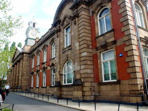 Supporting image for story: Inquiry begins into death of ex-boxer who died at hospital