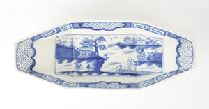 The Caughley 'Weir' pattern radish dish which sold for £950.