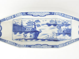 Supporting image for story: Porcelain collections sell for nearly £20k at Shropshire auction