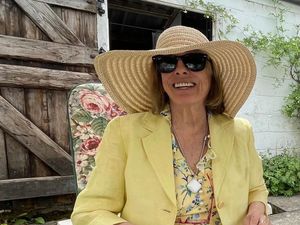 Supporting image for story: Dame Esther Rantzen: I am making arrangements to travel alone to Dignitas