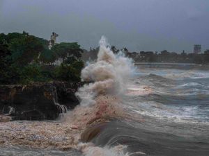 Supporting image for story: Hurricane Beryl roars by Jamaica after killing at least seven people