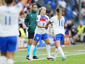 Supporting image for story: Rude wash-bag message from boss helped inspire England to Euro glory – Beth Mead