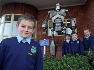 Supporting image for story: Fee-fi-fo-fum! The Iron Giant comes to Telford