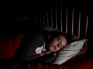 Supporting image for story: Night light has no effect on breast cancer risk, says study