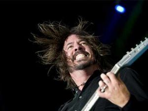 Supporting image for story: Foo Fighters wow 130,000 fans at UK mega gigs