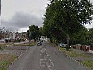 Supporting image for story: Appeal after 'hammer-wielding' thieves target group in car 