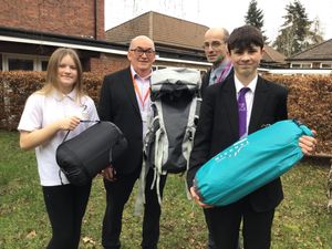 Peter Sugg (left) with Andrew Macpherson and Year 9 students Kallie Hodgetts and Logan Pironnet