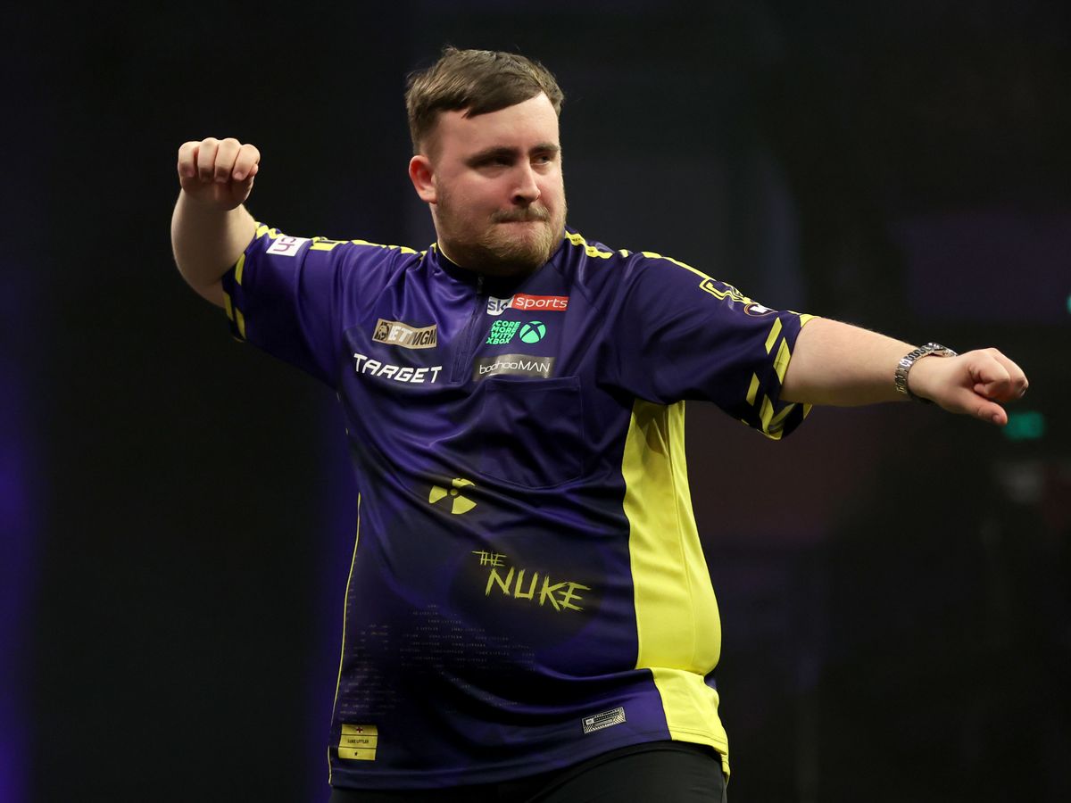 Luke Littler wins in straight sets despite historic Gian van Veen performance