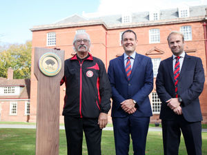 Supporting image for story: Former world record holder unveils plaque to mark Shropshire school's place in athletics history