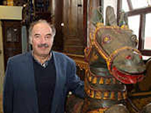 Supporting image for story: Buyers go potty over warehouse treasures