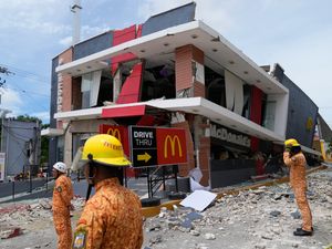 Supporting image for story: Earthquake death toll rises to 72 in the Philippines