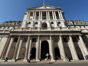 Supporting image for story: Omicron and new restrictions raise prospect of Bank holding rates once more