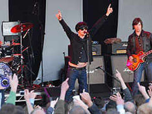 Supporting image for story: Chase concerts draw 12,000 fans