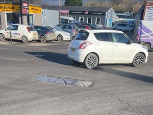 Supporting image for story: Temporary traffic lights set for busy Shrewsbury junction overnight to fix cover