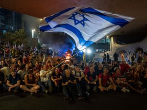 Supporting image for story: Strike disrupts Israel while Biden says Netanyahu not doing enough to reach deal