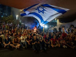 Supporting image for story: Strike disrupts Israel while Biden says Netanyahu not doing enough to reach deal