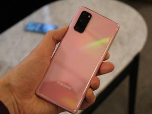 Supporting image for story: Samsung apologises over mystery Find My Mobile notification