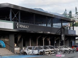 Supporting image for story: Violence continues in New Caledonia despite France imposing state of emergency