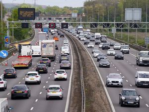 Supporting image for story: Drivers warned to expect delays as 19.5m Jubilee getaway trips planned