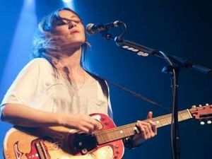 Supporting image for story: KT Tunstall praises sell-out crowd