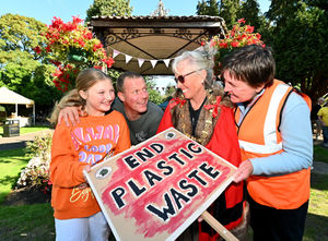 Supporting image for story: Sun shines light on Sustainable Bridgnorth as people flock to first-ever green festival