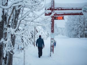 Supporting image for story: Thousands of tourists stranded in northern Finland as deep freeze halts flights