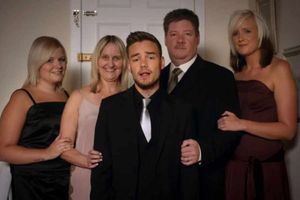 Liam Payne with his family Karen, father Geoff and older sisters Nicola and Ruth in the Story Of My Life video