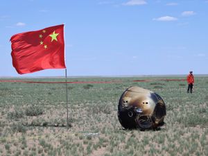 Supporting image for story: China calls on scientists of all nations to study lunar samples