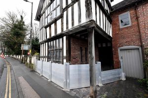 Flood barriers are once more up in Bewdley town centre as levels on the River Severn rise.