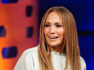 Supporting image for story: Jennifer Lopez apologises in person to fan after tour cancellation