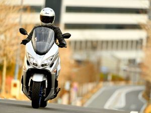 Supporting image for story: Suzuki updates Burgman 400