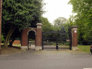 Supporting image for story: Man shot in leg following argument in Smethwick park