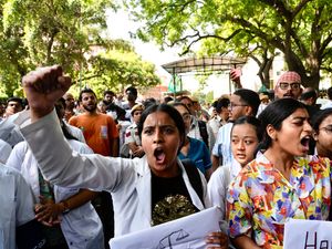 Supporting image for story: Protests grow in India over rape and killing of doctor at state-run hospital