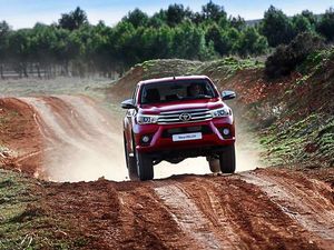 Supporting image for story: Toyota's big, beefy workhorse does the job in comfort and style