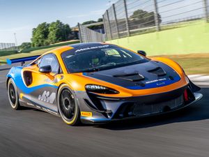 Supporting image for story: McLaren Artura GT4 racing car revealed