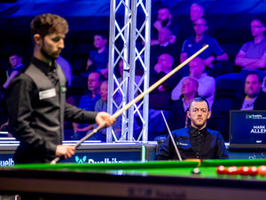 Supporting image for story: Back for more as snooker fans enjoy night of action in Wolverhampton