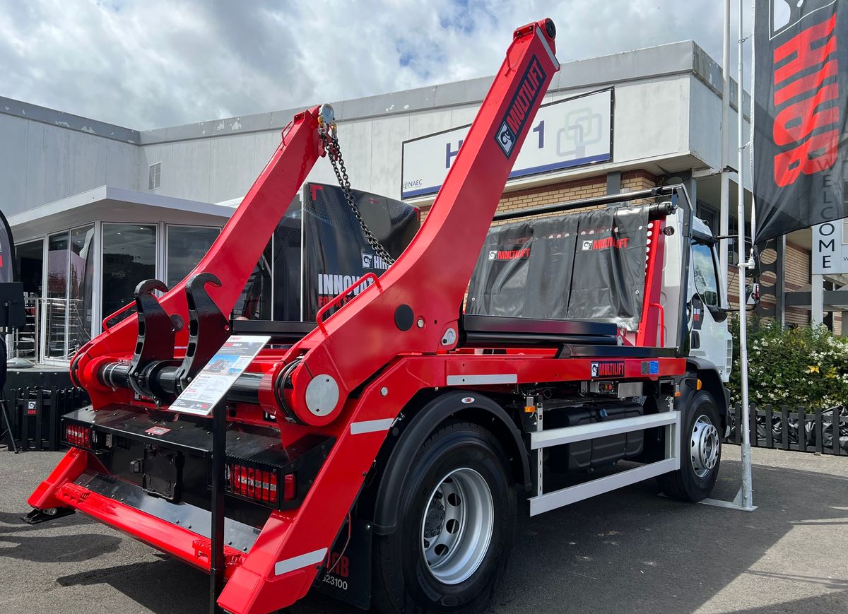 Hiab launches all-new MULTILIFT Futura skiploader, DEL Tail Lift and Merchant Cranes at Road Transport Expo 2025