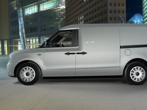 Supporting image for story: Electric taxi manufacturer to test hybrid vans in 2019