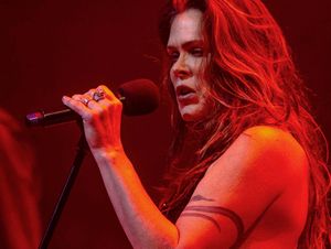 Supporting image for story: Fans Caught Out in the Rain to see Beth Hart in Birmingham - in pictures