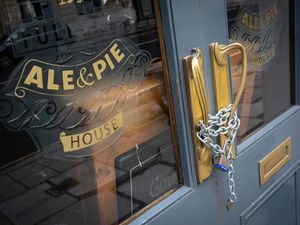 Supporting image for story: Almost 12,000 licensed premises closed for good since start of 2020