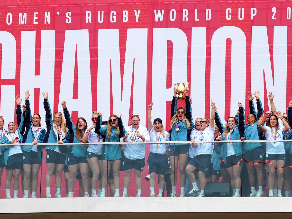 Rugby fans hail Red Roses as &lsquo;cracking inspiration&rsquo; at rainy celebration