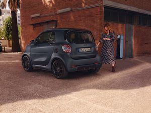 Supporting image for story: First Drive: The Smart EQ Fortwo might just be the perfect electric city car
