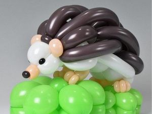 Supporting image for story: This artist’s balloon animals take a party trick to a new and beautiful level