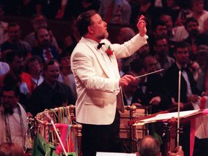 Supporting image for story: Proms to pay tribute to conductor Andrew Davis with music ‘close to his heart’