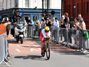 Supporting image for story: Colour and noise from all over the Black Country for Commonwealth Games cycling time trial
