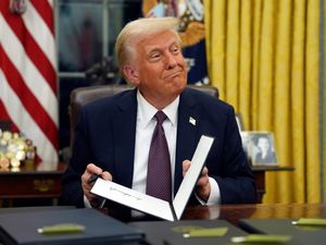 Supporting image for story: Trump issues pardons for January 6 Capitol riot participants