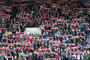 Southampton fans join in with the tribute to Cyrille Regis (Picture: © AMA/Adam Fradgley)